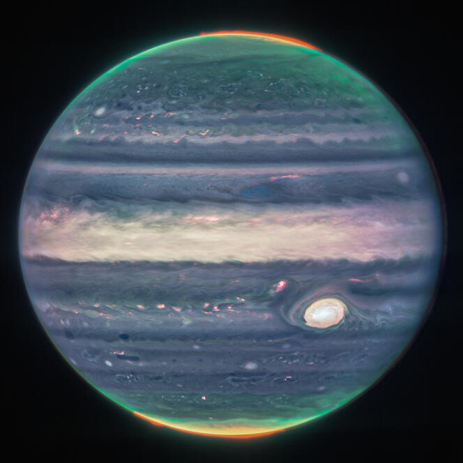 Deux petites lunes, des anneaux nébuleux et des pôles luisants : la NASA a publié d’impressionnantes nouvelles images de Jupiter grâce au télescope spatial James-Webb.

(AFP PHOTO / NASA, ESA, CSA, Jupiter ERS Team ; image processing Judy Schmidt)
