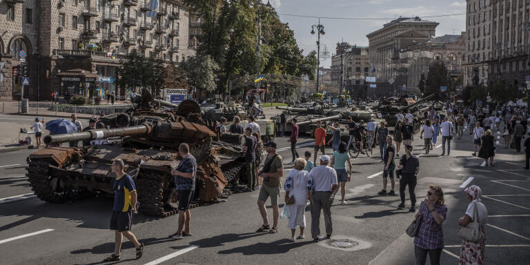 Kiev, Ukraine, August 23, 2022About 70 Russian military vehicles captured by the Ukrainian army are on display in Khreschatyk Street, one of the capital's main thoroughfares, in front of Maidan Square, for the anniversary of independence, which corresponds to the six months since the Russian attack on Ukraine on February 24, 2022.