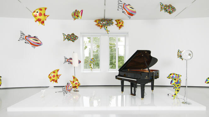 “Quasi Objects: My Room is a Fish Bowl, AC/DC Snakes, Happy Ending, Il Tempo del Postino, Opalescent acrylic Glass podium, Disklavier Piano” (2014-2022), by Philippe Parreno.