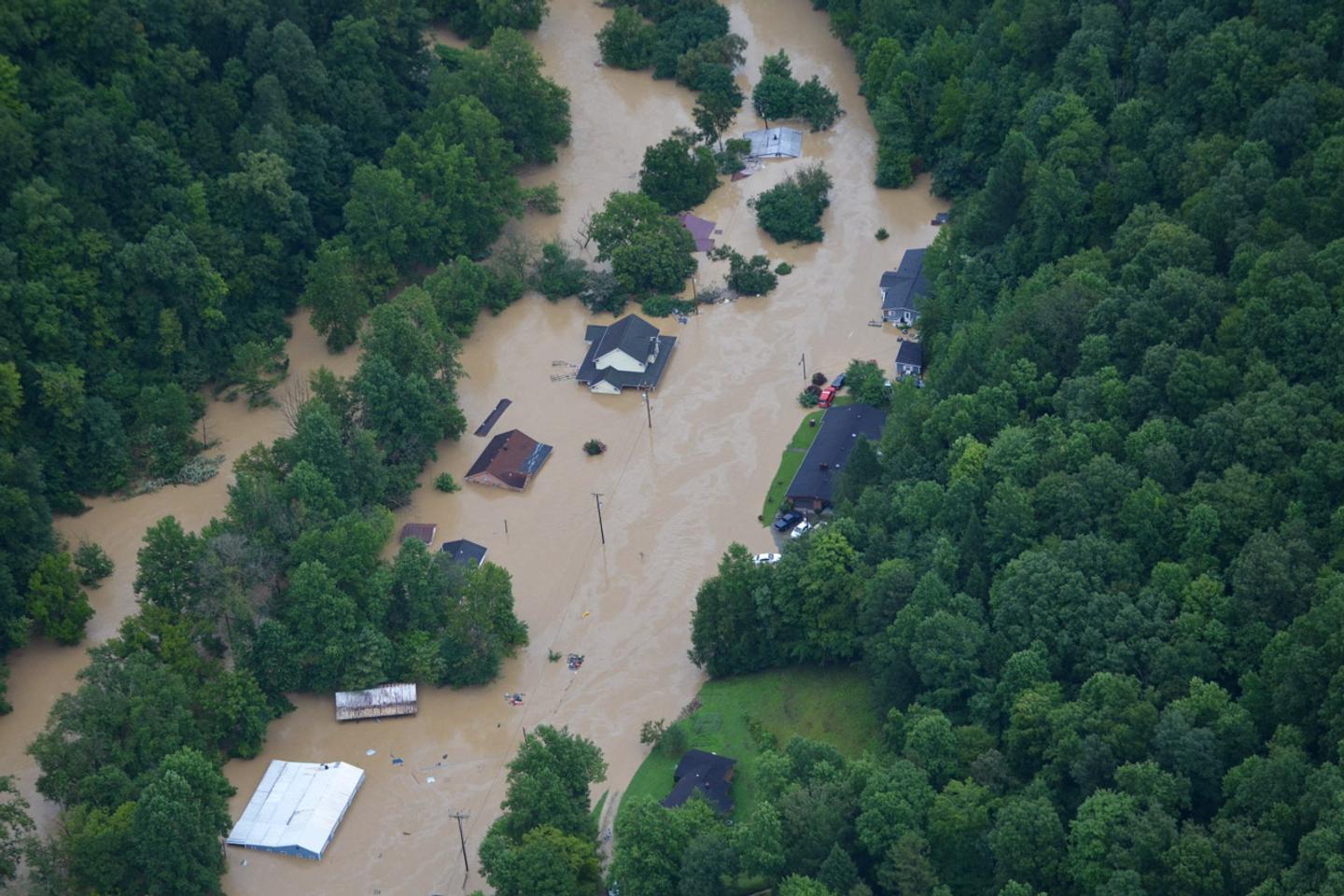 Residents of Mississippi's capital prepare for flooding