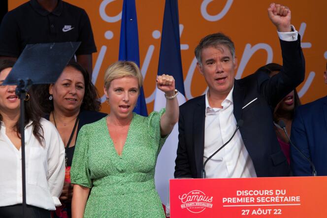 The first secretary of the Socialist Party, Olivier Faure, alongside the deputy (LFI) Clémentine Autain at the podium of the PS summer university, in Blois, Saturday August 27, 2022. (Photo GUILLAUME SOUVANT / AFP)