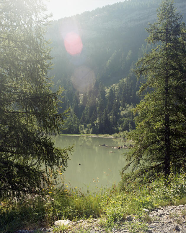 Lake Derborence, in the Swiss Alps, the starting point of a women's excursion organized by the Echappées agency.