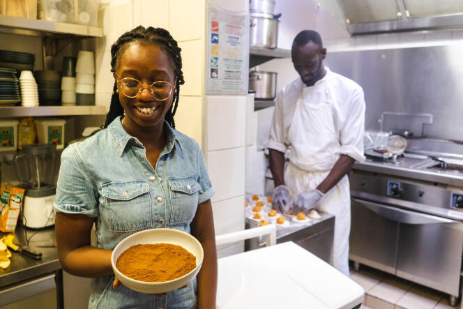 The teams of the BMK Paris-Bamako restaurant, in the 10th arrondissement of Paris, are preparing to use 