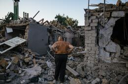 TOPSHOT - Oleksandr Shulga looks at his destroyed house following a missile strike in Mykolaiv on August 29, 2022, amid the Russian invasion of Ukraine. Ukrainian forces have begun a counter-attack to retake the southern city of Kherson, which is currently occupied by Russian troops, a local government official said on Monday. (Photo by Dimitar DILKOFF / AFP)
