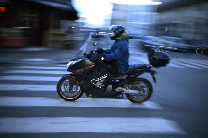 La Federación Francesa de Angry Bikers (FFMC) ha hecho los cálculos: ir todos los días a trabajar a París en dos ruedas puede costar entre 2.230 y 3.200 euros al año.