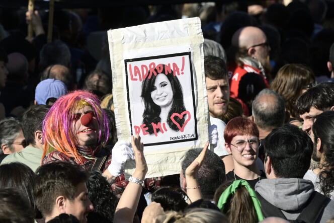 Concentración de apoyo a Cristina Kirchner, en la Plaza de Mayo de Buenos Aires, el 2 de septiembre de 2022, al día siguiente del atentado contra la vicepresidenta argentina.