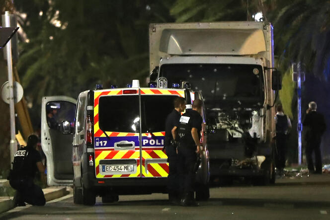 The truck used by the author of the massacre, in Nice, July 14, 2016.