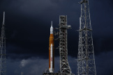 La fusée Artemis 1 sur l’aire de décollage 39B du centre spatial Kennedy, en Floride, le 2 septembre 2022.