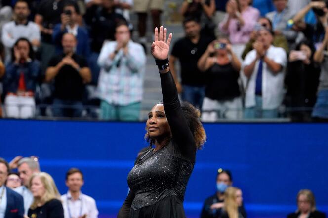 Serena Williams waves to the crowd after her losing match to Ajla Tomljanovic in New York on September 2, 2022.