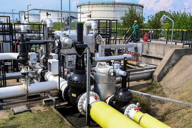 Le pipeline de Druzhba transporte du pétrole entre la Russie et la Hongrie (à Szazhalombatta, en Hongrie, le 5 mai 2022).
