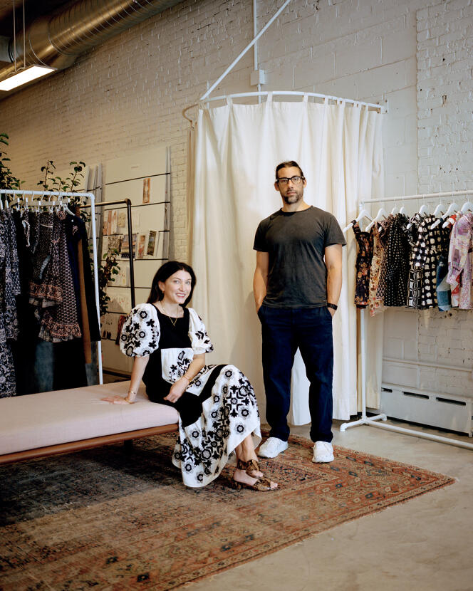 Monica Paolini et Sean Monahan, designers de Sea New York, le 2 août 2022, dans leur atelier-boutique de New York.