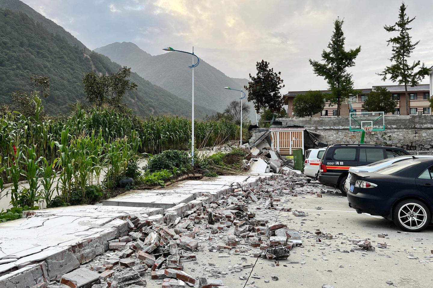 En Chine, un séisme de magnitude 6,6 fait au moins soixantesix morts