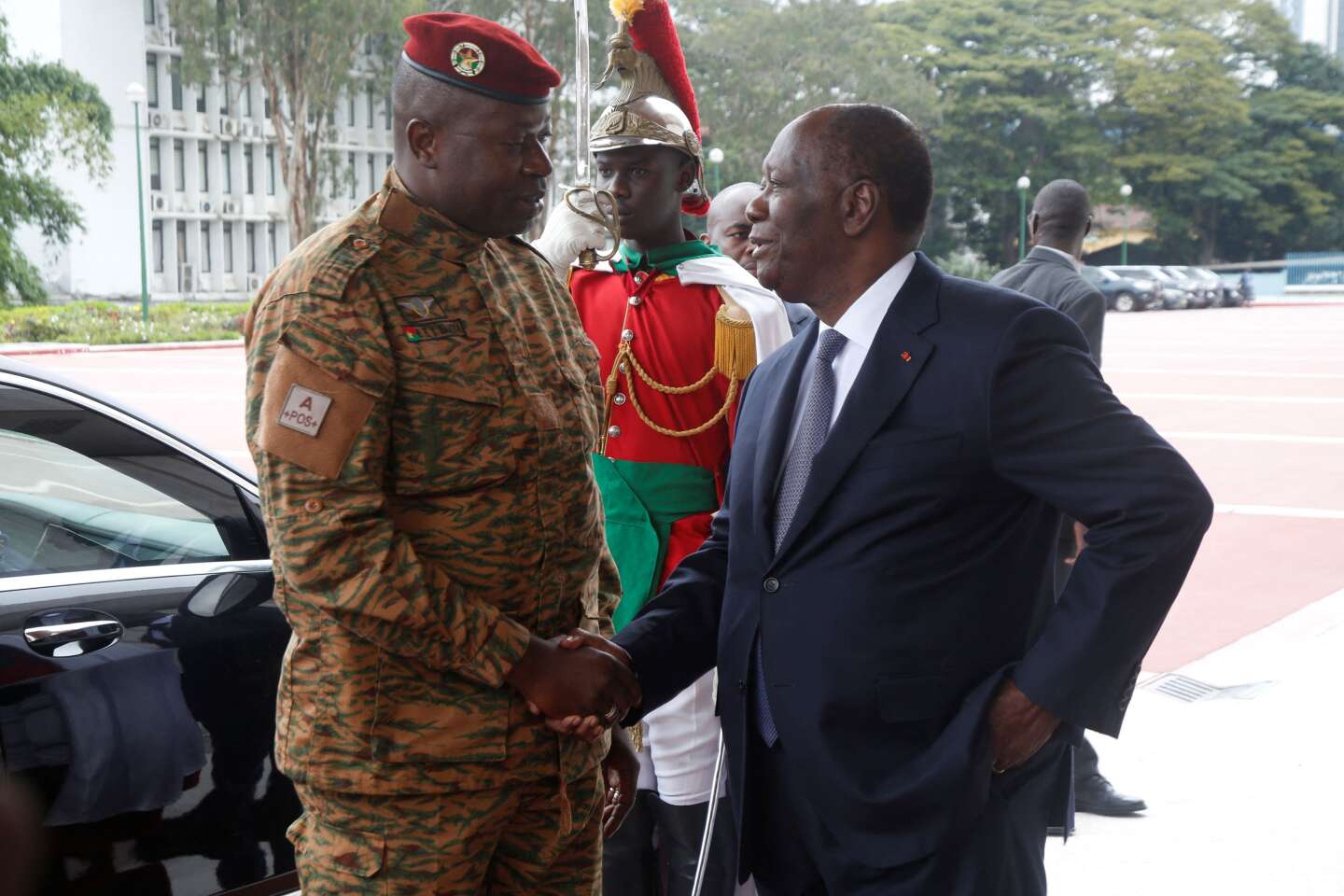 Burkina Faso : le ministre de la défense limogé et remplacé par le président Damiba