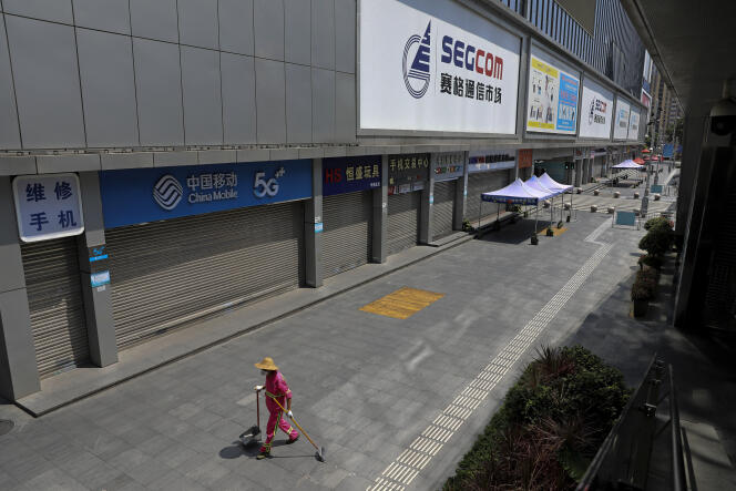 Des magasins fermés dans le quartier des commerçants d’électronique, à Shenzhen, le 3 septembre.