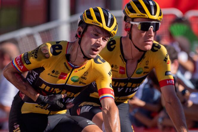 Primoz Roglic (left), after his fall during the 16ᵉ stage of the Tour of Spain, September 6, in Tomares.