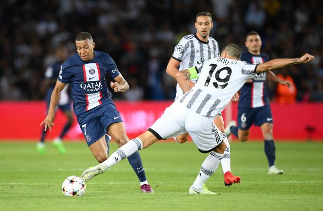 Paris-Saint-Germain striker Kylian Mbappé faces Juventus defender Leonardo Bonucci during a Champions League match at the Parc des Princes in Paris on September 6, 2022. 