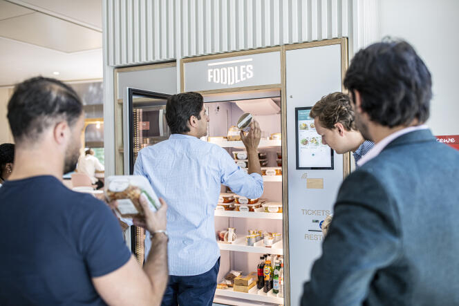 La start-up Foodles propose des frigos connectés à plus de 300 entreprises à travers la France, comme ici à Clichy (Hauts-de-Seine), en septembre 2022.
