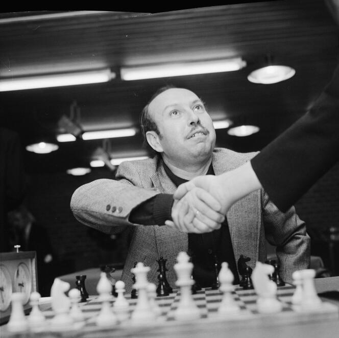 International grandmaster Arturo Pomar at a tournament in the Netherlands in 1974.
