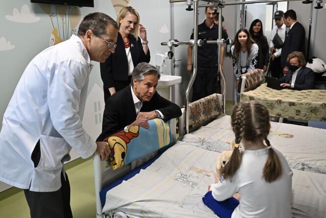 El Secretario de Estado de los Estados Unidos, Antony Blinken, durante su visita a un hospital infantil en Kyiv el 8 de septiembre de 2022.