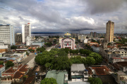 Vue de Manaus avec son opéra, le Teatro Amazonas, devant la place Saint-Sébastien.
