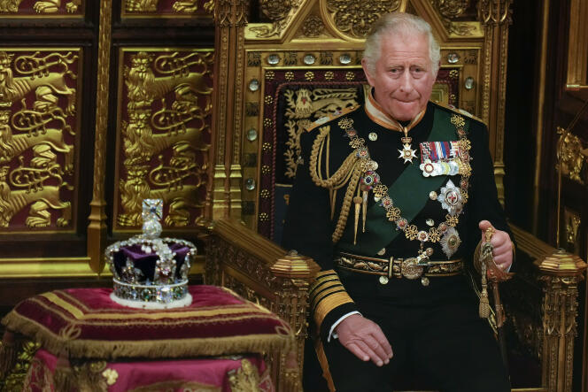 Il principe Carlo, il 10 maggio 2022, durante il discorso dal trono in Parlamento che ha pronunciato al posto della regina Elisabetta.