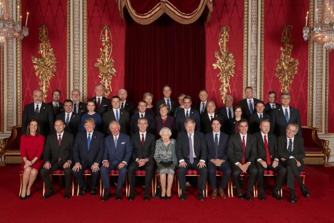 Los líderes de los países miembros de la OTAN y el secretario general de la Alianza, Jens Stoltenberg, se reunieron en torno a la reina Isabel II con motivo del 70 aniversario de la organización, en Londres, el 3 de diciembre de 2019.