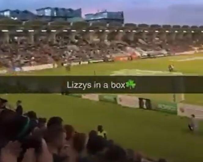 Capture d’écran d’une vidéo de supporteurs irlandais célébrant la mort de la reine Elizabeth II. 