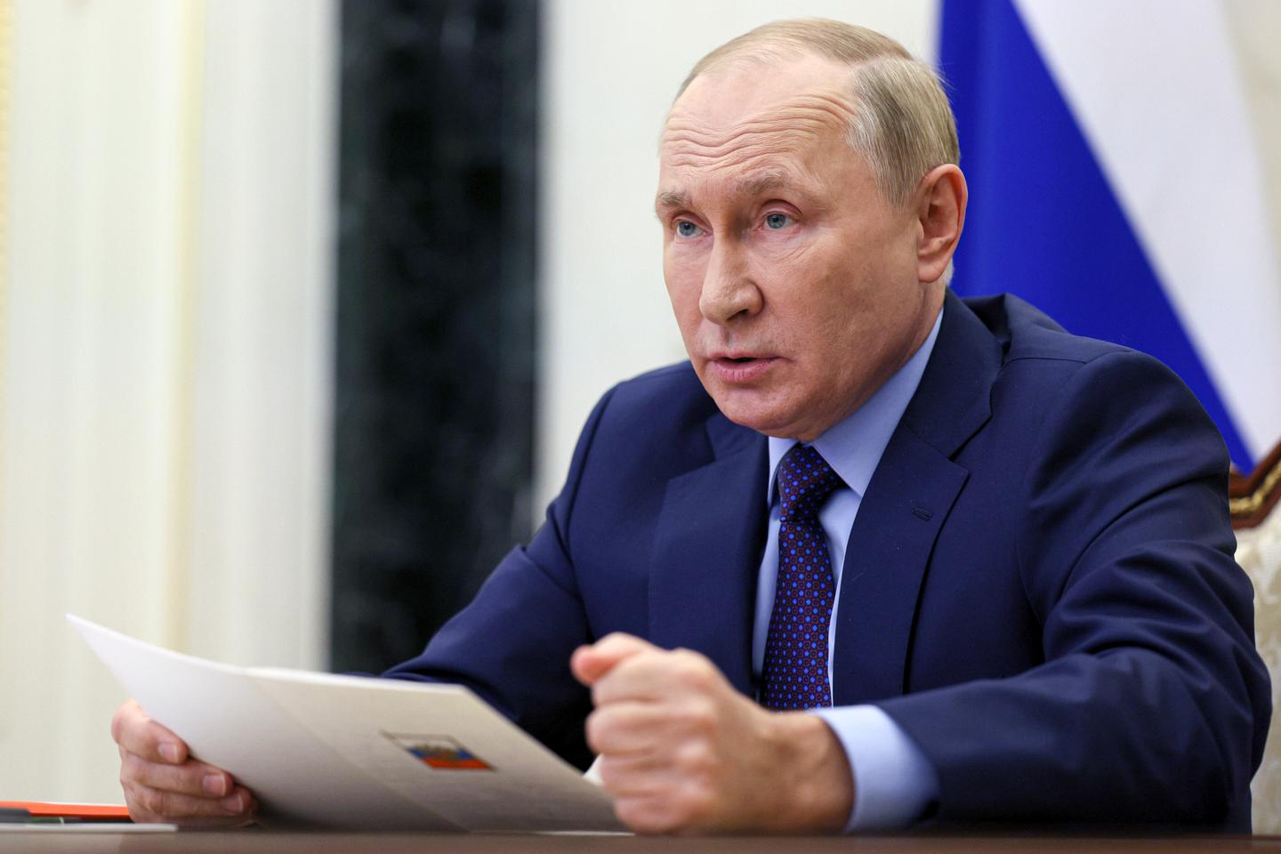 Russians begin voting in regional elections
