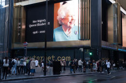 2022. An image of the queen in Central London the announcement of the death of Queen Elizabeth on 8th September. London, UK
