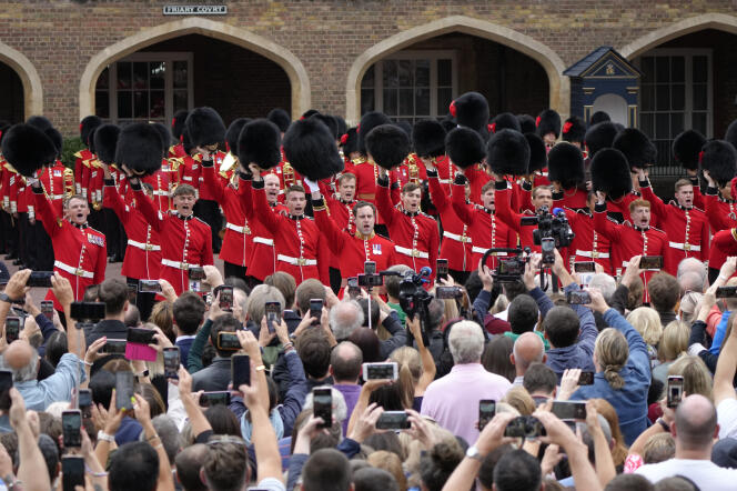 Members of the public gather as military personnel in ceremonial uniforms offer three cheers to the new King at St James's Palace in London on September 10, 2022, after King Charles III was proclaimed at the Accession Council.