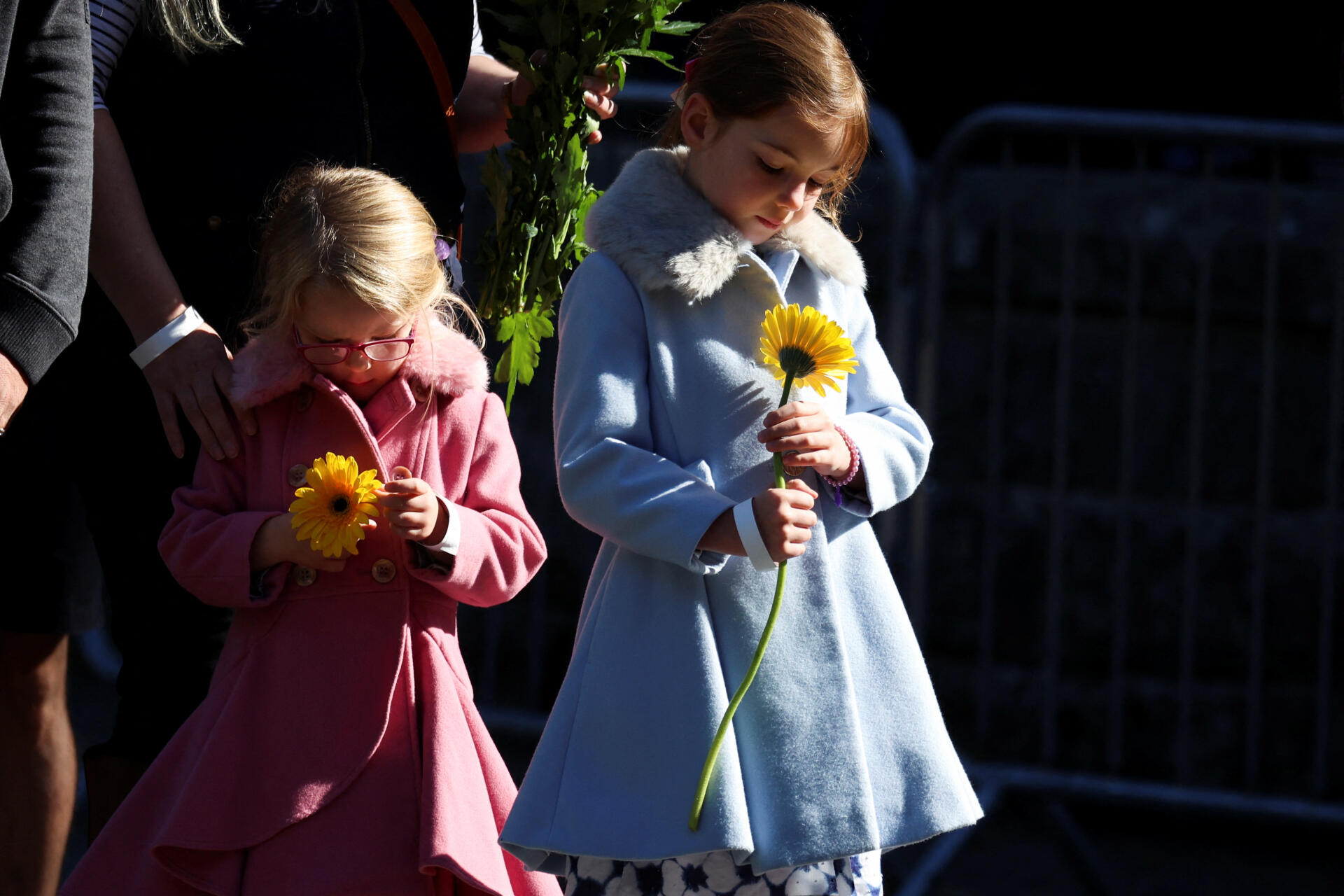 Children line up at Balmoral to pay their respects to Queen Elizabeth II, near the British Crown Castle in Scotland. September 10, 2022.