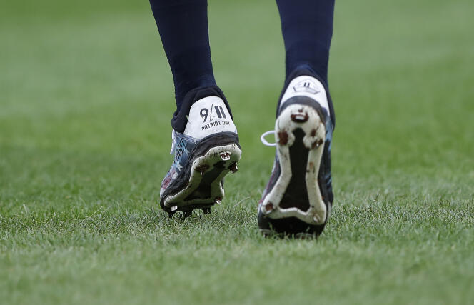 L'11 settembre 2022, a New York, durante la partita contro i Tampa Bay Rays, il giocatore di baseball dei New York Yankees Aaron Judge porta sulle scarpette la scritta 