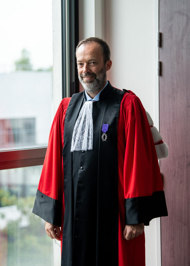 Laurent Gamet, doyen de la faculté de droit et directeur du master de droit social, dans son bureau, à Créteil, le 1er septembre 2022.