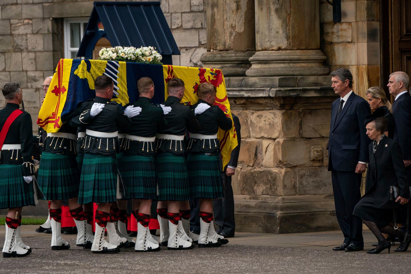 Queen kilt photo clearance