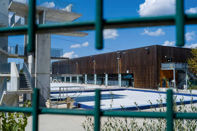 Une piscine fermée, en raison de la hausse des prix de l’énergie, selon son opérateur, à Montauban, le 6 septembre 2022. 