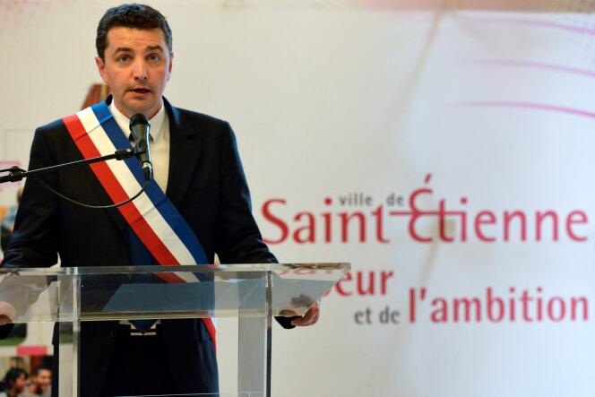 Gaël Perdriau, alcalde de Saint-Etienne, durante la primera reunión del consejo municipal tras su elección, el 4 de abril de 2014. 