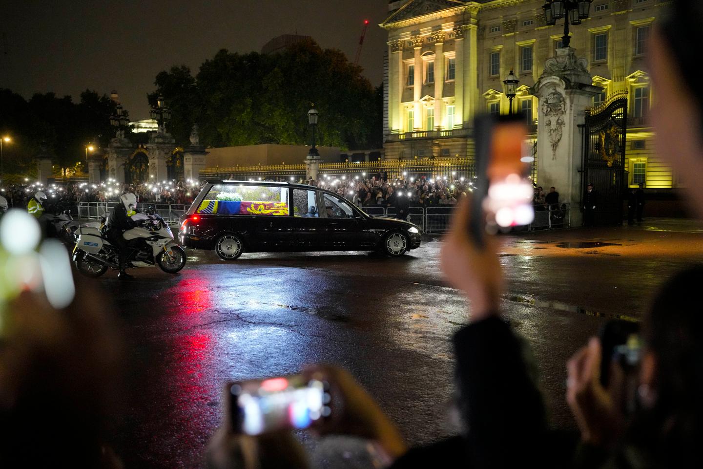 Queen Elizabeth II’s coffin arrived at Buckingham Palace; Charles III promises to serve “all the people” of Northern Ireland