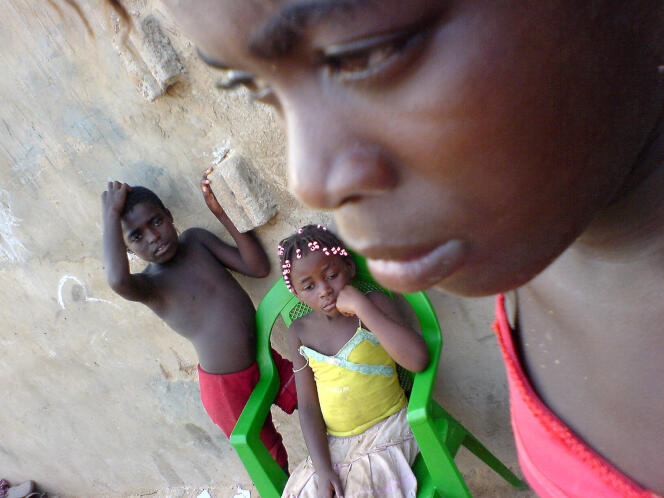 Des enfants sans-abri à Luanda, en 2007.