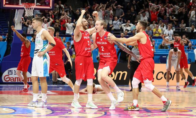 The joy of the Poles after defeating the Slovenians, defending champions.