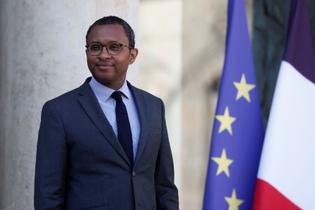 a93e0ab_par10-france-politics-0914-11.jpg
