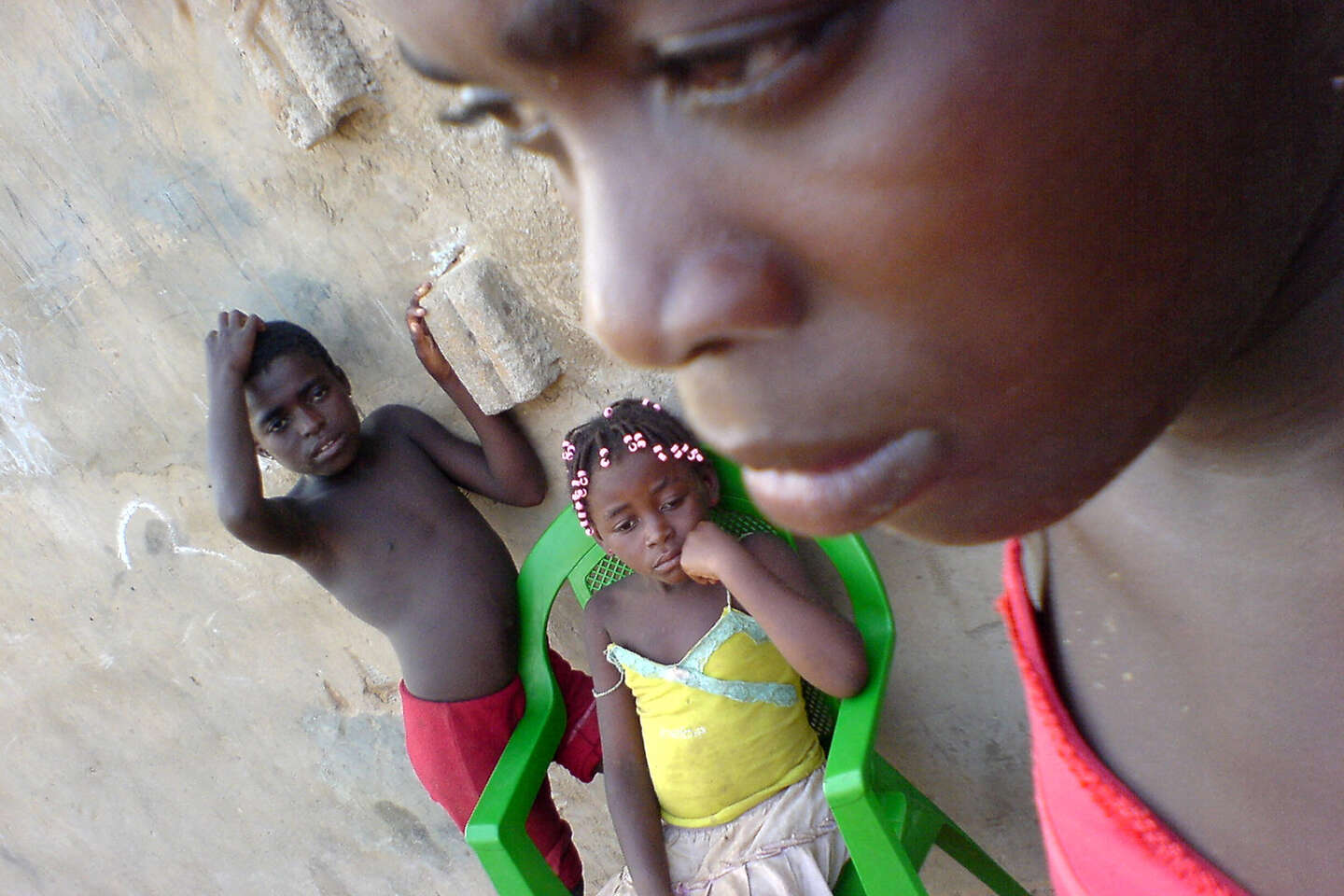 Angola : les enfants des rues de Luanda, visages d’un pays miné par les inégalités
