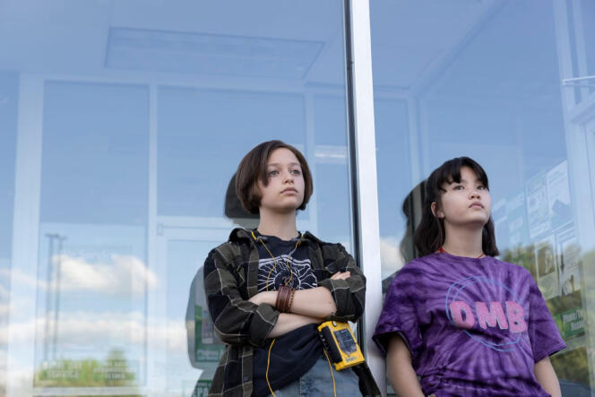 Mac (Sofia Rosinsky, left) and Erin (Riley Lai Nelet) in the “Paper Girls” series.
