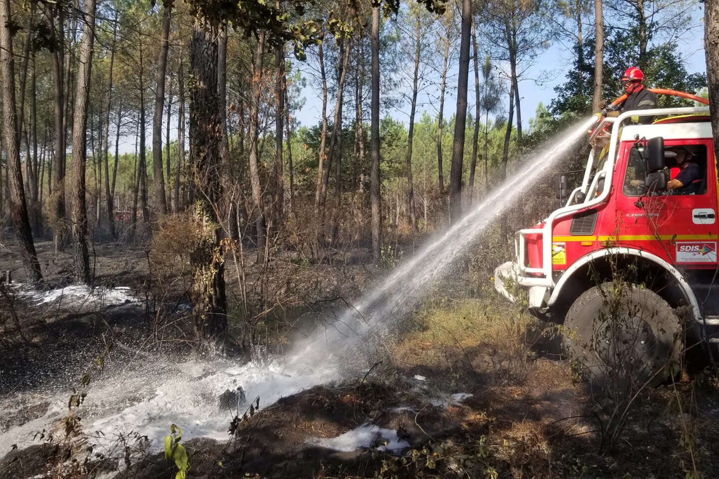 L’incendie en Gironde est « fixé », après près de 3 400 hectares brûlés
