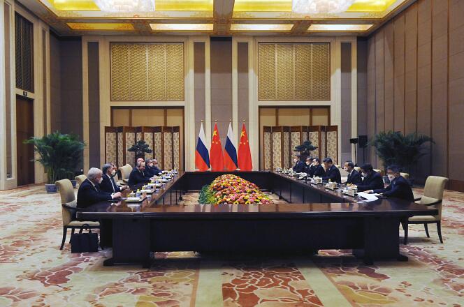 Les dirigeants russes, Vladimir Poutine, et chinois, Xi Jinping, à Pékin (Chine), lors de la signature de l'accord stratégique entre leurs deux pays, le 4 février 2022.