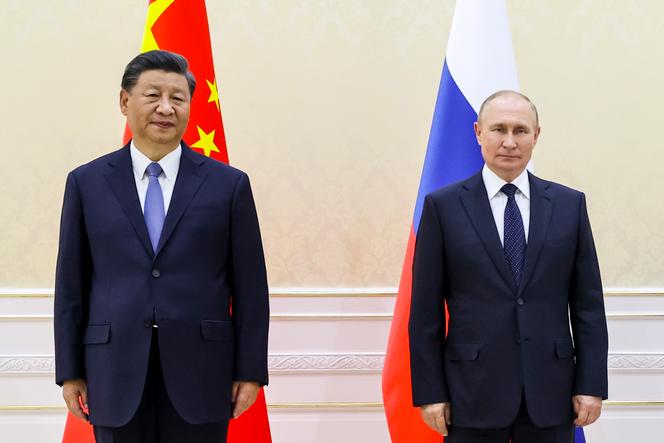 Le président chinois Xi Jinping et son homologue russe Vladimir Poutine, lors du sommet de l’Organisation de coopération de Shanghaï, à Samarcande (Ouzbékistan), le 15 septembre 2022. 