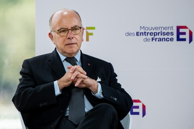 L’ancien premier ministre socialiste Bernard Cazeneuve lors des journées d’été du Medef, à Paris, le 30 août 2022.