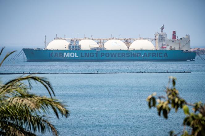 Un navire de transport de GNL amarré au large de Dakar, 22 mai 2022.