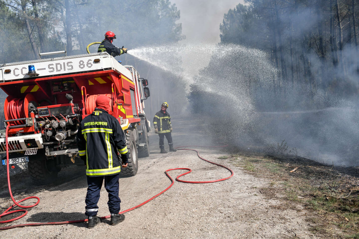 Incendies en Gironde : pour les sapeur-pompiers engagés depuis le début de l’été, « là, ça fait trop »