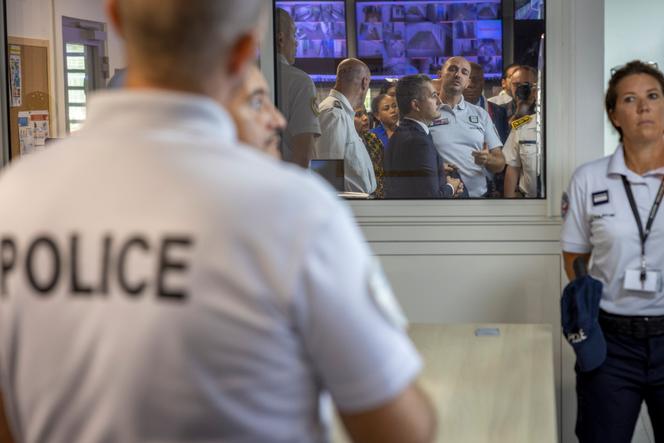 Gérald Darmanin, Minister of the Interior, visiting the administrative detention center of Pamandzi, in the east of Mayotte, on August 22, 2022.