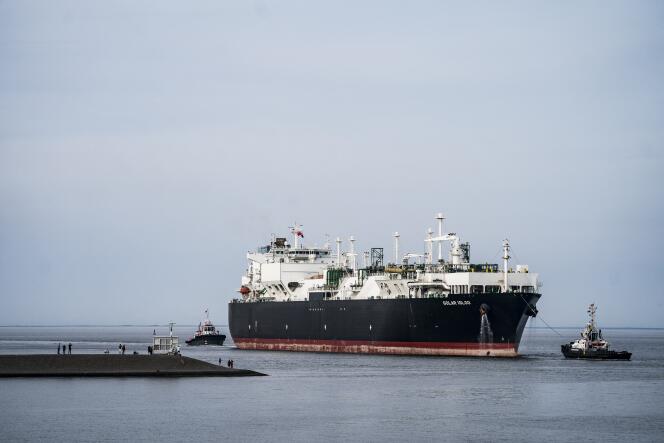 Un méthanier arrive dans le port d’Ems, au nord de Groningue, aux Pays-Bas, le 4 septembre 2022.